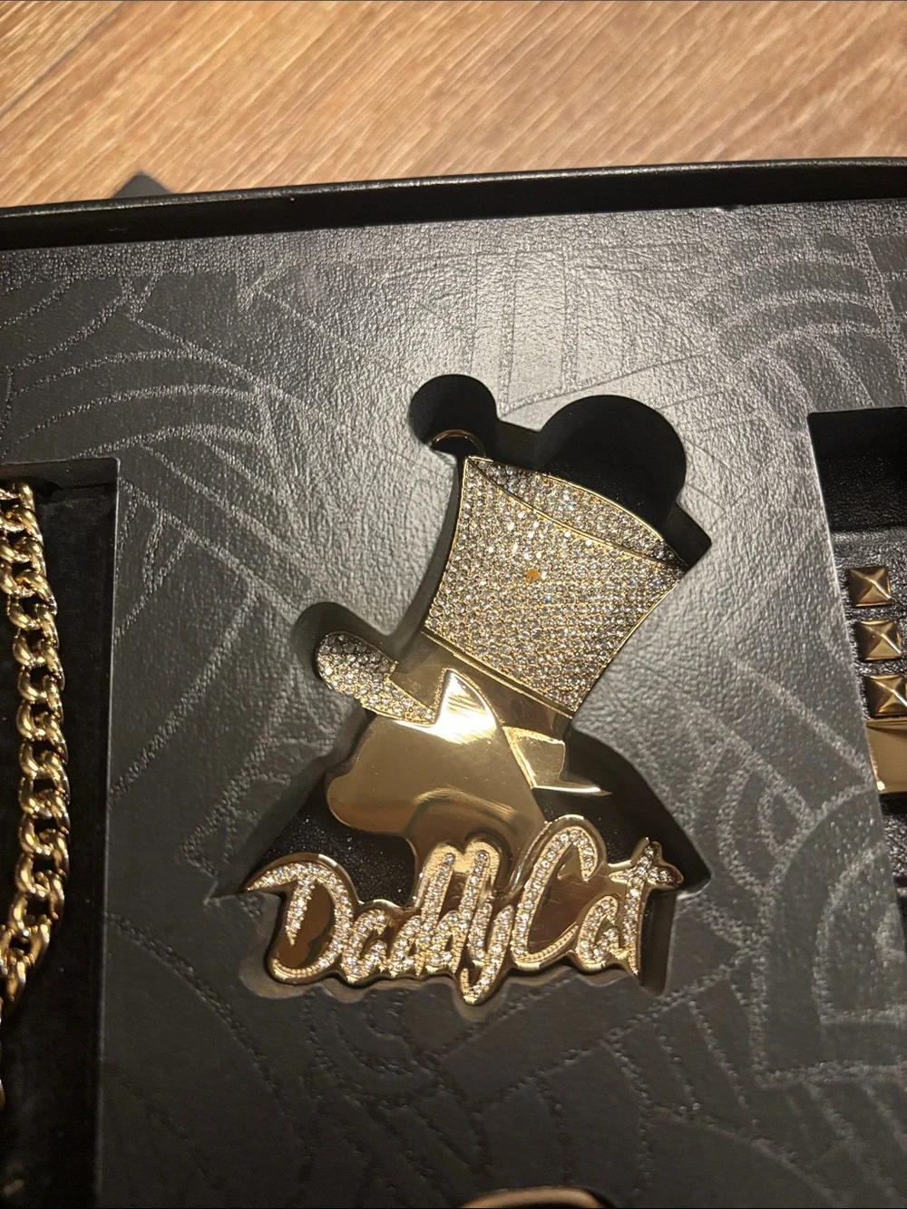 Limited edition of THE STRUTS x misfit “The time is now” watch box set